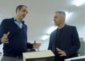 Δωρεά βιβλίων στον ΕΟΠΑΕ στη Θεσσαλονίκη από τους Bookmarkers και τον Γρηγόρη Δημητριάδη